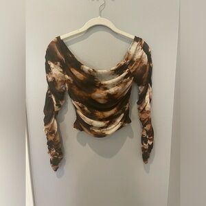 small brown black and white off the shoulders going out top long sleeve